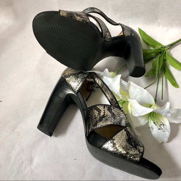 Cool  Vintage Levity Heels - Picture 8 of 8